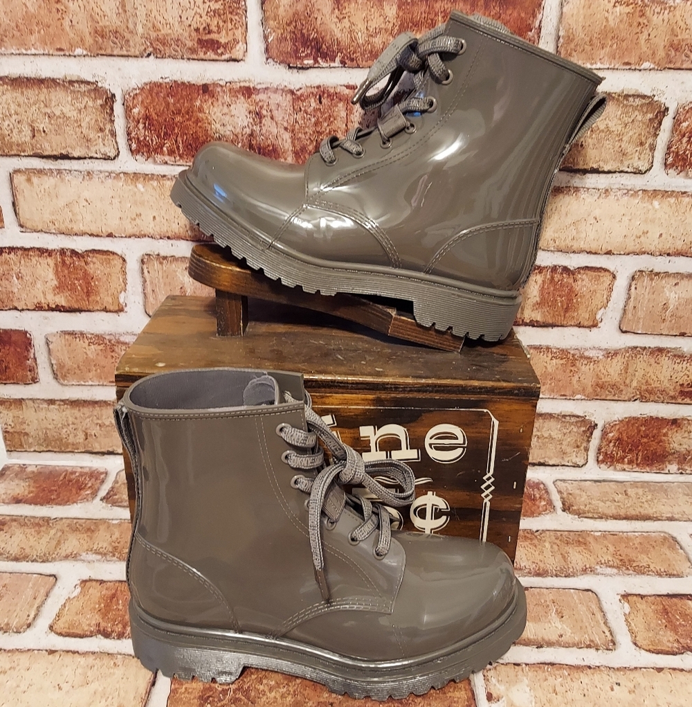 🆕️brand New DKNY Tilly Lace Up Rain Boots